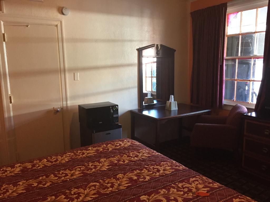 莫比尔市中心经济汽车旅馆 外观 照片